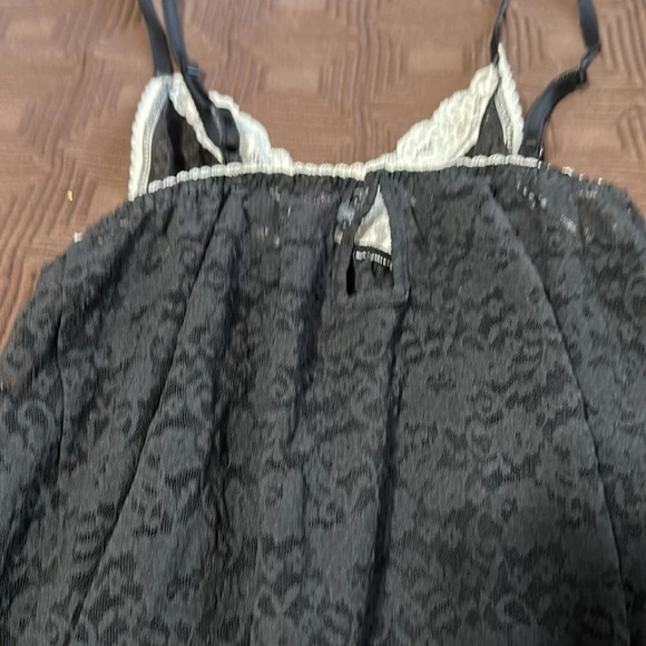Victoria Secret black and white lace slip top size small - Picture 6 of 6